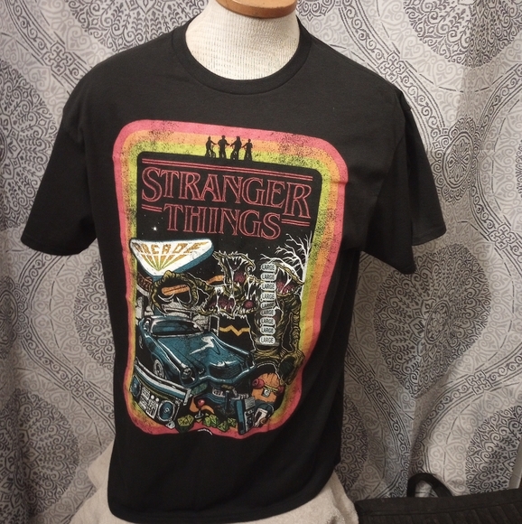 NWOT Strangers Things Unisex Black T-shirt Size Large - Picture 1 of 8